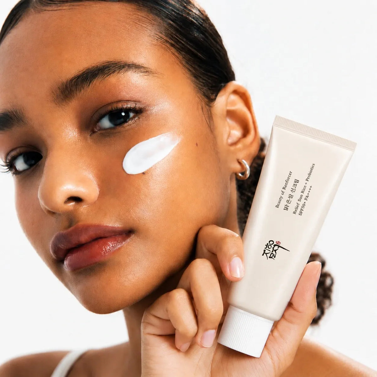 Daily Lightweight Korean Sunscreen SPF50+ That Feels Like Skincare – No White Cast, Hydrating & Makeup Friendly